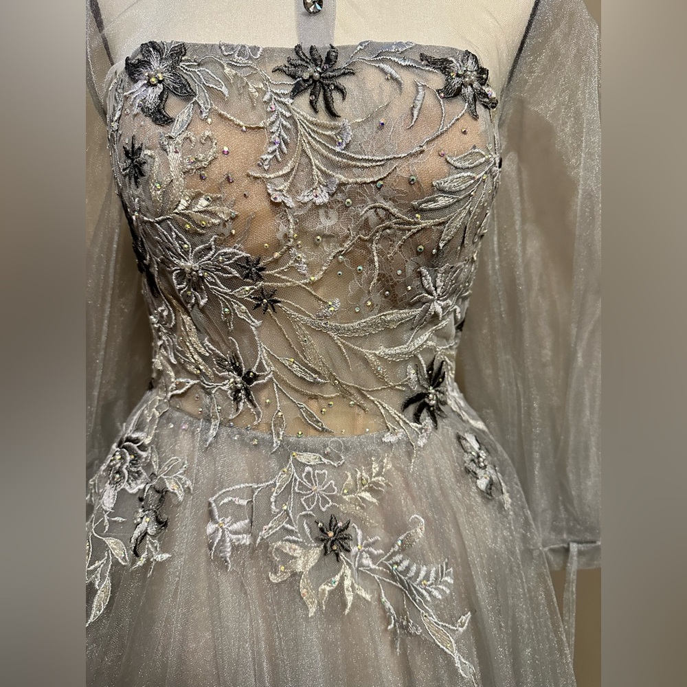 ⚡️SOLD⚡️Andrea and Leo Duchesa cocktail gown - Picture 6 of 9